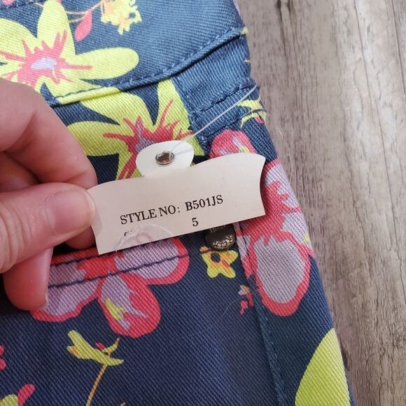 Blue rein size 5 juniors multi colored floral denim shorts - Picture 5 of 13